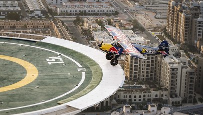 Niezwykły wyczyn Polaka. Wylądował samolotem na szczycie drapacza chmur