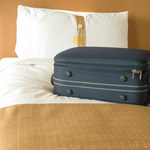 Nigdy nie kładź walizki na łóżku. Może cię to sporo kosztować
