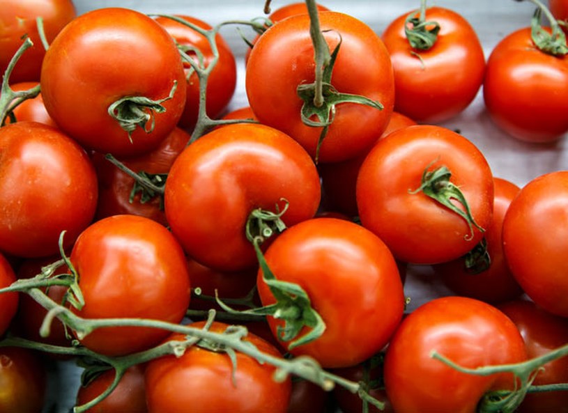 Nigdy nie trzymaj tu pomidorów. Pozbawiasz je smaku i witamin