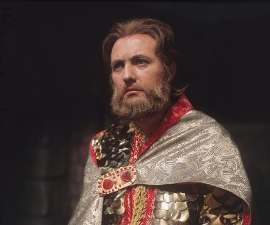 - Nigdy nie zabiegałem o popularność, nie ubolewam, że nie występuję w roli gwiazdy na Stadionie Narodowym. Do dziś największą satysfakcję sprawia mi gra w teatrze. To dzięki aktorstwu mogę normalnie funkcjonować, świetnie mnie usposabia - Gogolewski mówił "Tele Tygodniowi".

Na zdjęciu - w historycznym filmie Witolda Lesiewicza "Bolesław Śmiały". 