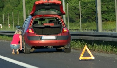 Nigdy nie zmieniaj koła w ten sposób. Mandat to najmniejsze zmartwienie