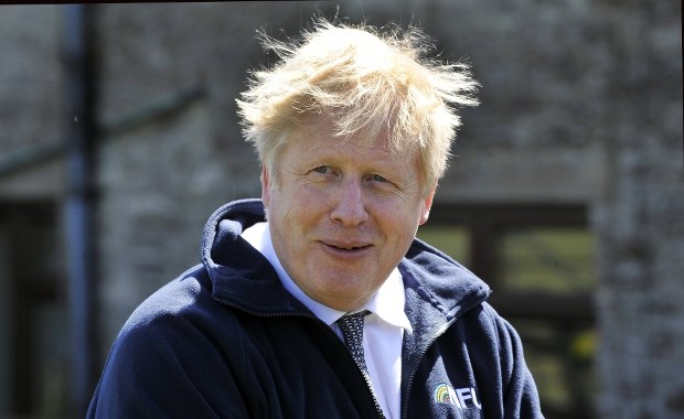 "Nigdy więcej blokad - niech ciała piętrzą się w tysiącach". Johnson zaprzecza, że to powiedział