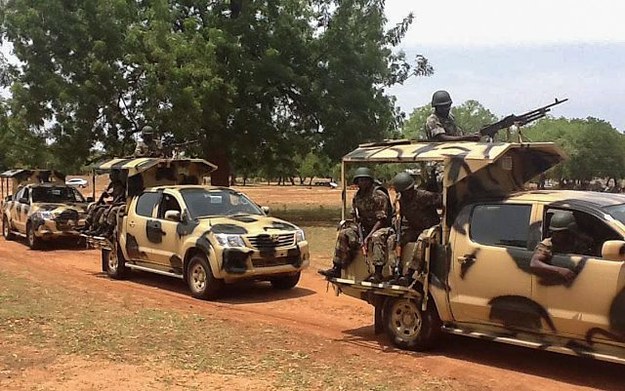 Nigerejskie wojsko walczy z islamistami /STR /PAP/EPA