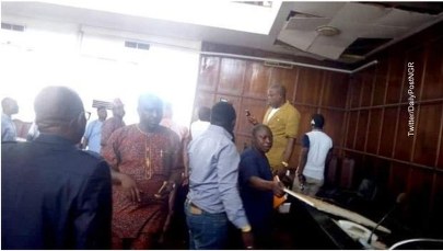 Nigeria: Posiedzenie przerwane przez węża. Gad wpadł do sali przez sufit