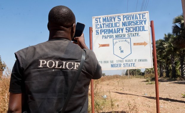 Nigeria: Uwolniono 100 uczniów porwanych ze szkoły