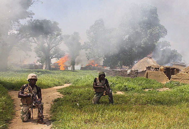 Nigeryjska armia uwolniła część zakładników Boko Haram /STR /PAP/EPA