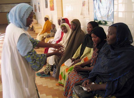 Nigeryjskie kobiety to urodziwe niewiasty - trudno się dziwić, że nasz bohater chciał mieć 82 żony /AFP