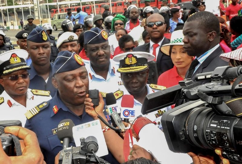 Nigeryjskie wojsko podczas konferencji ws. licealistek porwanych przez Boko Haram /STR /PAP/EPA