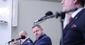 NIK o atakach informatycznych: Zainfekowane urządzenia osób z otoczenia Banasia, w tym jego syna