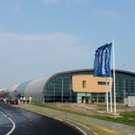 NIK o lotnisku w Modlinie: Brak porozumienia właścicieli i umowa z Ryanairem hamowały rozwój