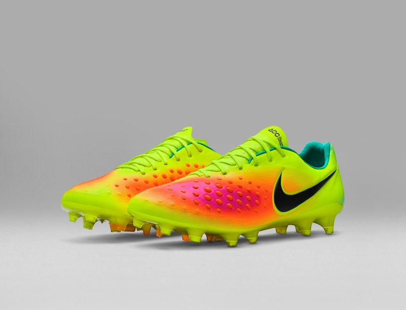 Nike Magista 2 występują w wersji z "kołnierzem" oraz tradycyjnej /materiały prasowe