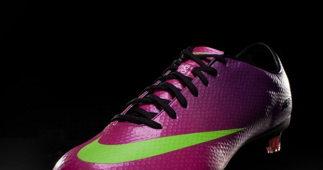 Nike Mercurial IX w kolorze Fireberry /materiały prasowe
