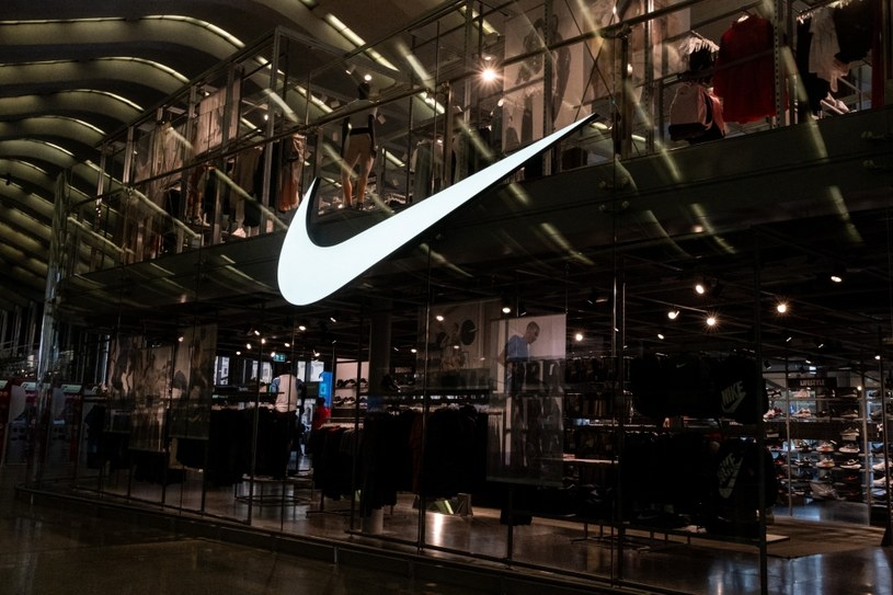 Nike zapowiada ogromne zwolnienia. Producent obuwia i odzieży sportowej szuka oszczędności /Martin Bertrand/Hans Lucas /AFP