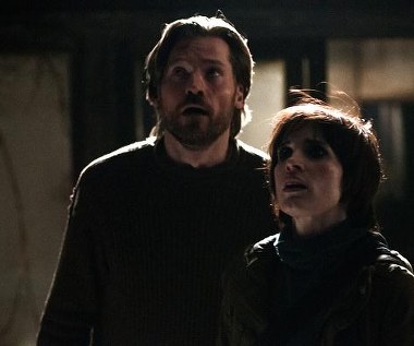 Nikolaj Coster-Waldau i Jessica Chastain w scenie z filmu "Mama"