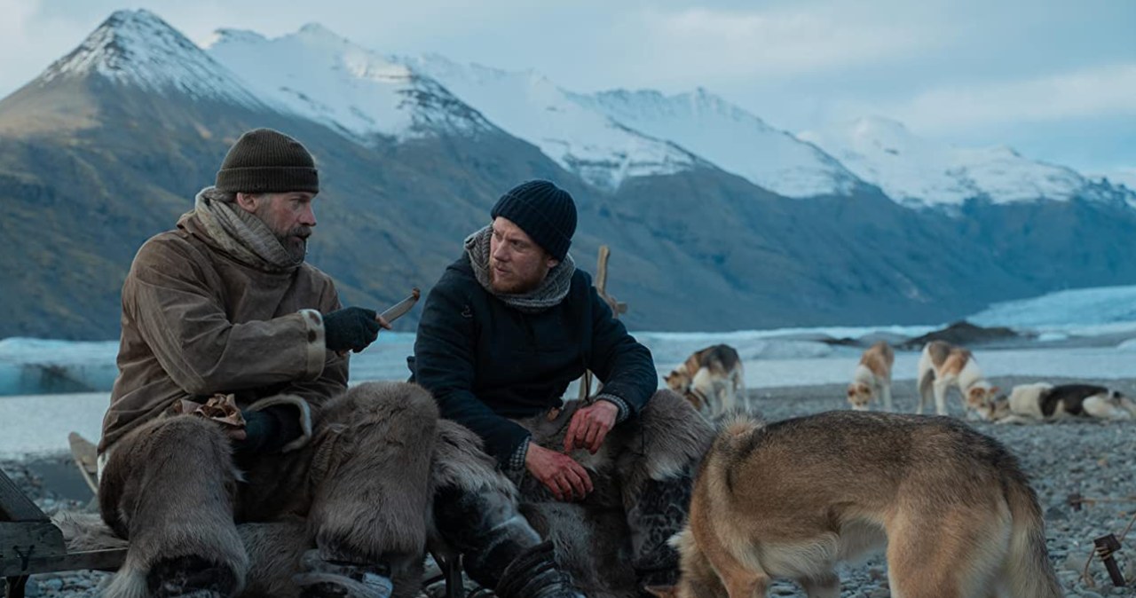 Nikolaj Coster-Waldau i Joe Cole w filmie "Walka z lodem" /materiały prasowe