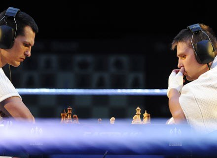 Nikolay Sazhin (z lewej) i Frank Stoldt (z prawej) w trakcie pojedynku, Berlin, 5 lipca 2008 /AFP