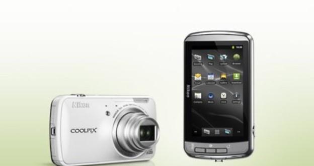 Nikon COOLPIX S800c z systemem Android 2.3. /materiały prasowe