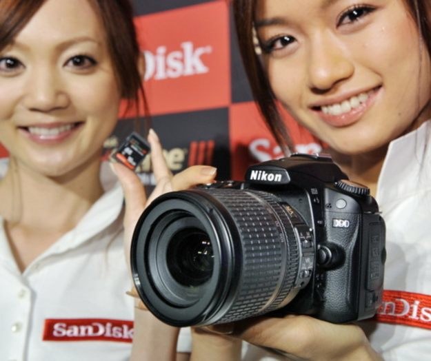 Nikon D90 - to już propozycja dla osób, które szukają bardziej profesjonalnego sprzętu /AFP