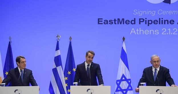 Nikos Anastasiadis, Cypr (L), Kyriakos Mitsotakis, Grecja (Ś), Benjamin Netanyahu, Izrael (P) /AFP