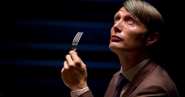 Nikt nie wie, co doktor Lecter (Mads Mikkelsen) myśli o ofiarach straszliwych zbrodni. /materiały prasowe