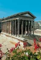 Nîmes, świątynia La Maison Carée, I w. p.n.e. /Encyklopedia Internautica