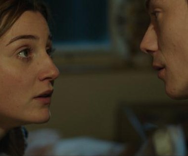 Nina Meurisse i Swann Arlaud w filmie "Kraul"