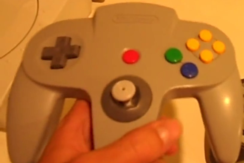 Nintendo 64 - fragment materiału wideo znalezionego na kanale "TheSyrupCompany" w serwisie youtube.com /materiały źródłowe