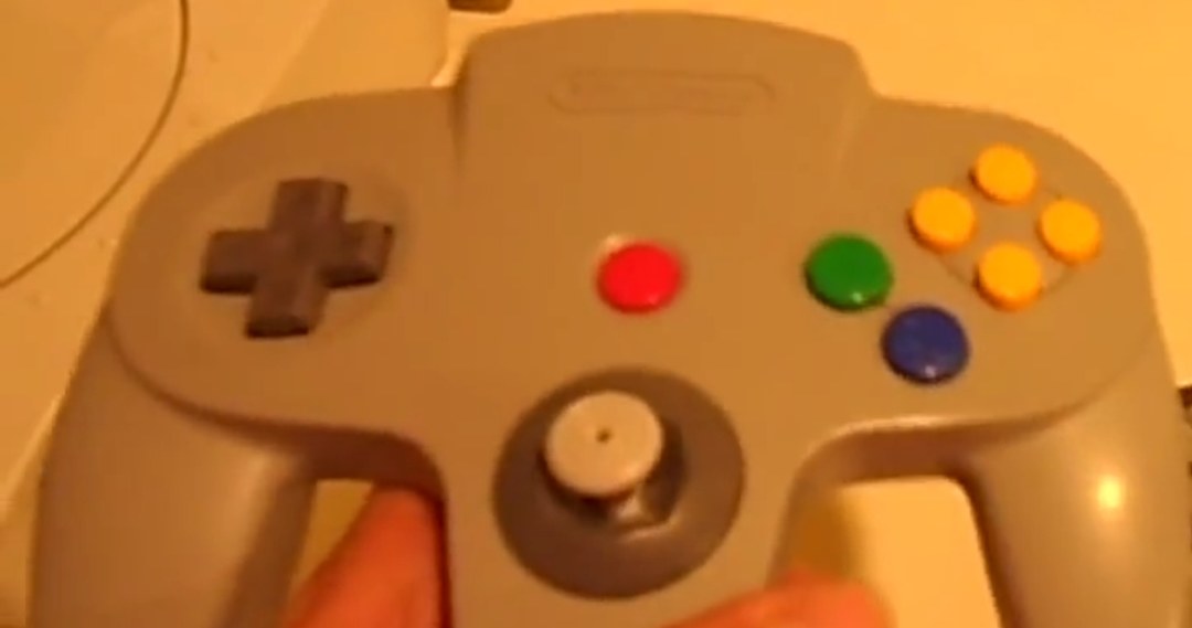 Nintendo 64 - fragment materiału wideo znalezionego na kanale "TheSyrupCompany" w serwisie youtube.com /materiały źródłowe