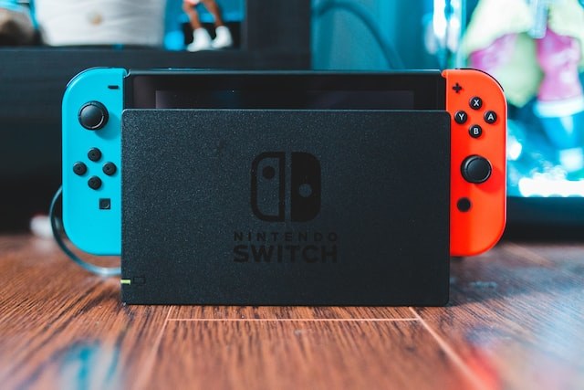 Nintendo Switch cechuje się lekkością i poręcznością /.
