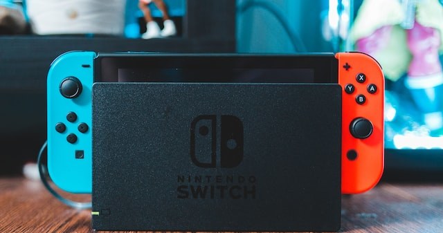 Nintendo Switch cechuje się lekkością i poręcznością /.
