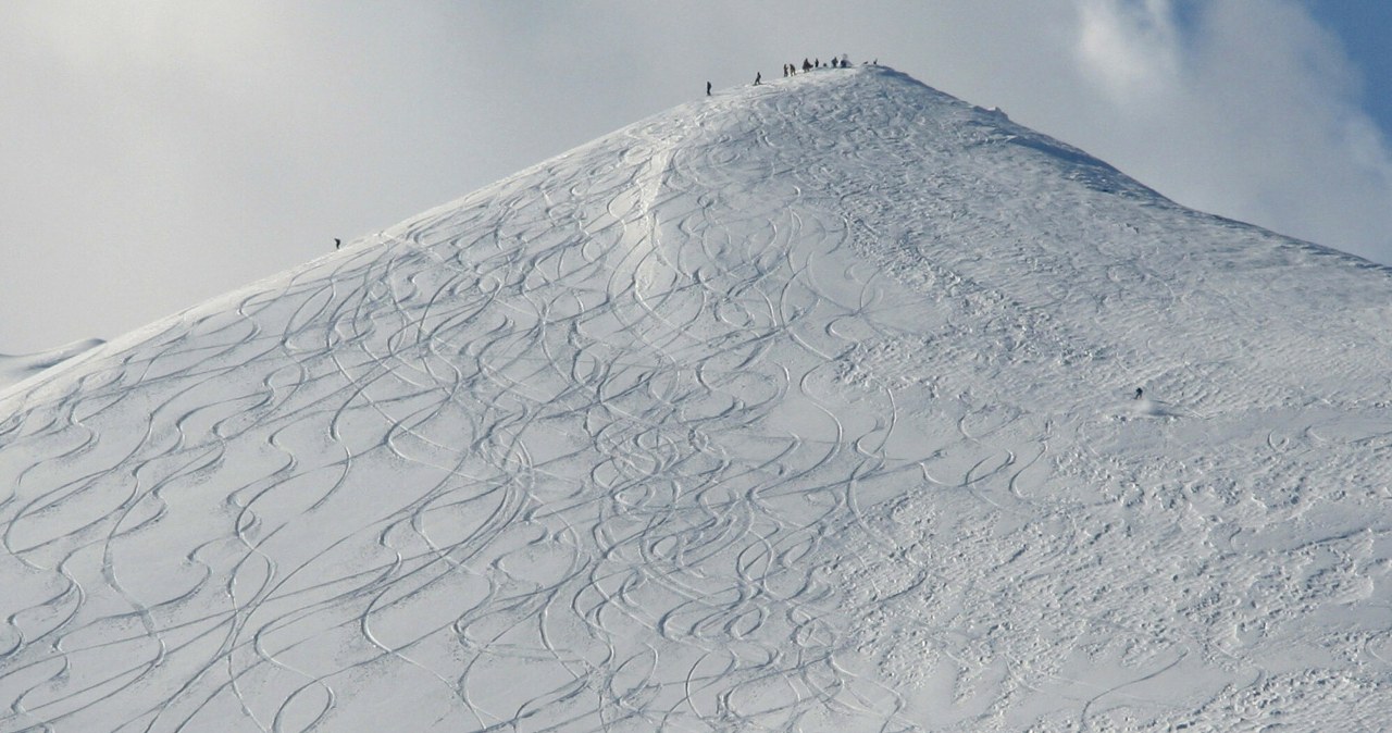 Niseko zdobyło międzynarodową sławę jako jeden z najlepszych kurortów narciarskich na świecie. /Associated Press /East News