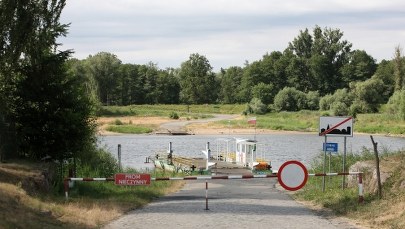 Niski stan wody w Odrze. Nieczynne przeprawy promowe