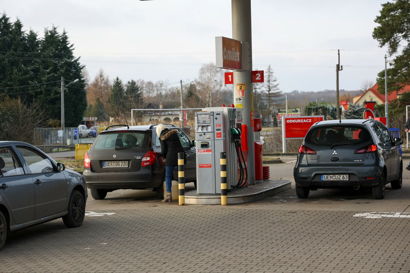 Niskie ceny paliw przy garnicy polsko-niemieckiej /Robert Stachnik /Reporter