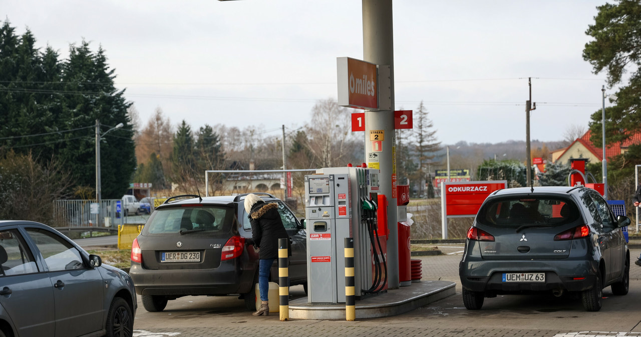 Niskie ceny paliw przy garnicy polsko-niemieckiej /Robert Stachnik /Reporter