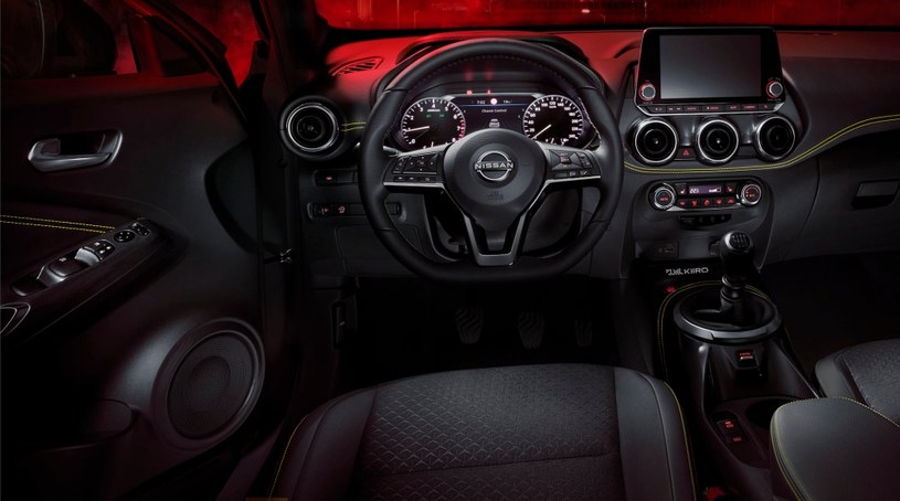 Nissan Juke Kiiro wyposażony jest w system multimedialny obsługujący Apple CarPlay i Android Auto poprzez 8‑calowy ekran dotykowy /Informacja prasowa