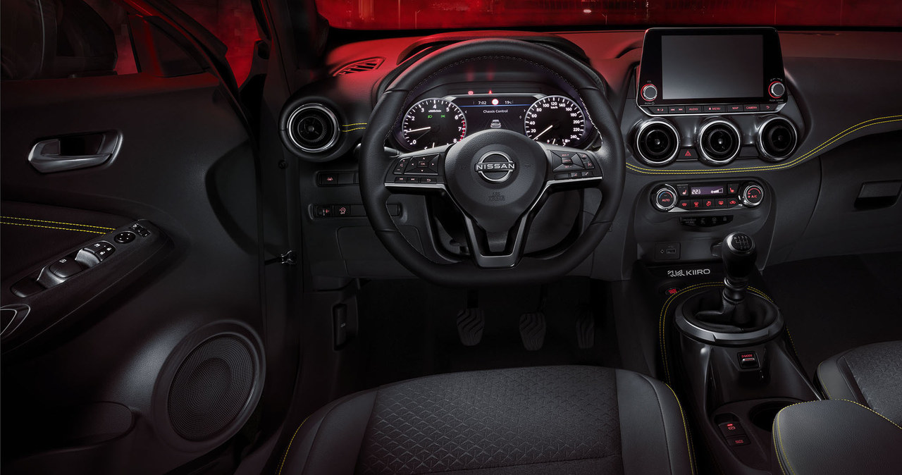 Nissan Juke Kiiro wyposażony jest w system multimedialny obsługujący Apple CarPlay i Android Auto poprzez 8‑calowy ekran dotykowy /Informacja prasowa