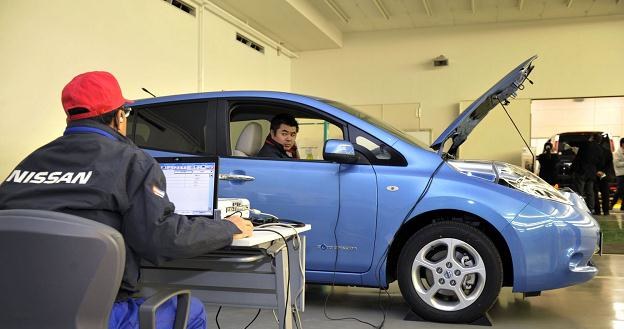 Nissan leaf ma problem z zapalaniem /AFP