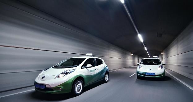 Nissan Leaf przechodzi testy jako taksówka w różnych miastach /Informacja prasowa