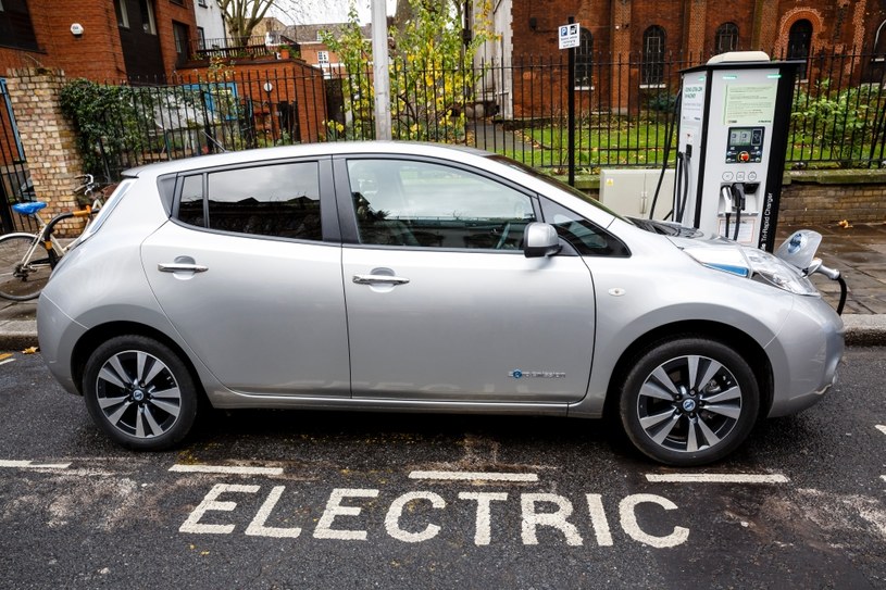 Nissan Leaf zanotował duży spadek sprzedaży, ale producent już szykuje kolejną generację tego modelu. /Getty Images