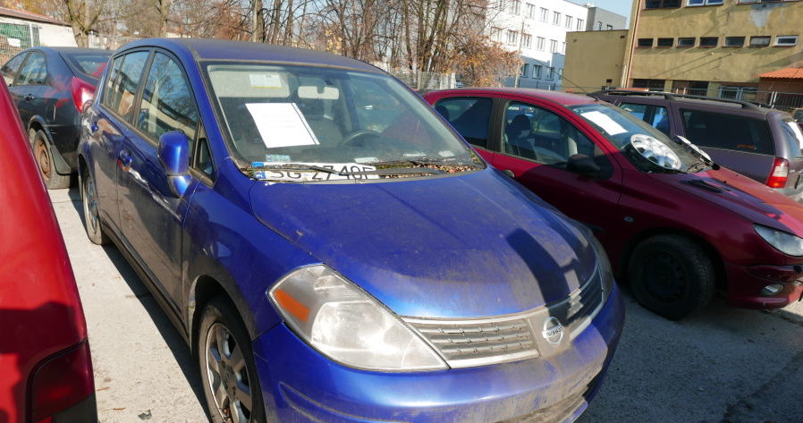 Nissan Tiida z 2008 roku. Cena 3975 zł / Fot: Zarząd Dróg Miasta Krakowa /Informacja prasowa