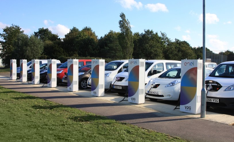 Nissan wykorzystuje technologię podłączania samochodów do sieci elektroenergetycznej do zasilania europejskiego centrum badawczo-rozwojowego w Wielkiej Brytanii /Informacja prasowa