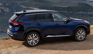 Nissan X-Trail 2026 po liftingu. Nowy design, usługi Google i kamera 360° 3D