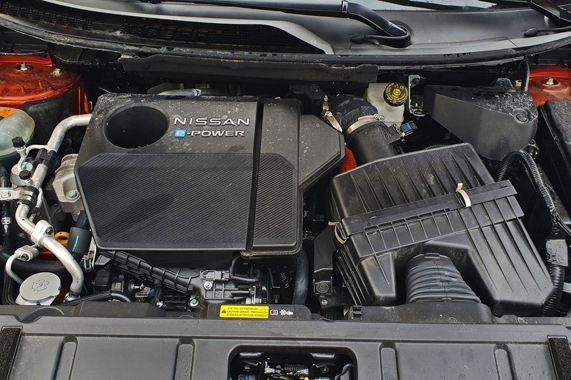 Nissan X-Trail zawsze ma pod maską 3-cylindrowy silnik 1,5 l. W testowanej wersji e-Power pełni on rolę generatora energii /Michał Domański