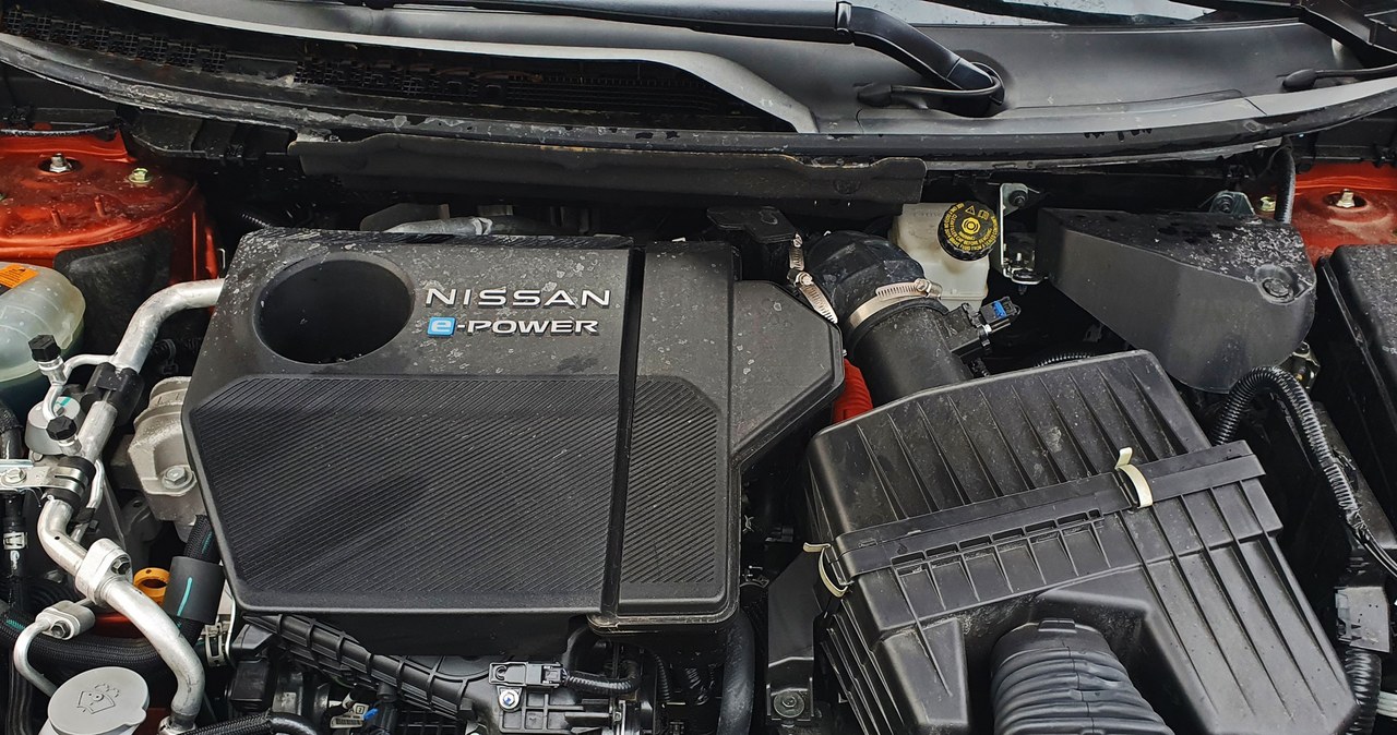 Nissan X-Trail zawsze ma pod maską 3-cylindrowy silnik 1,5 l. W testowanej wersji e-Power pełni on rolę generatora energii /Michał Domański