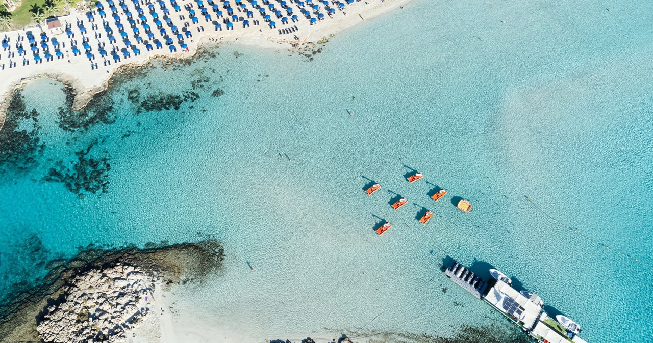 Nissi Beach w Ajia Napa została uznana za najpiękniejszą plażę w Europie /Mateusz Grochocki/East News /East News