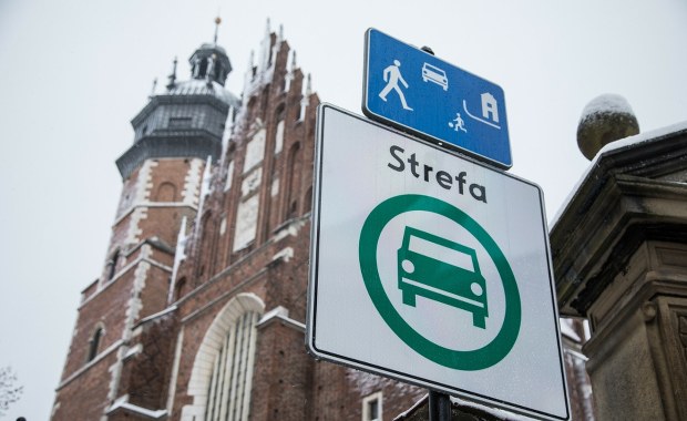 Niszczyli znaki SCT w Krakowie. Trafili w ręce policji