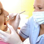 Nitkowanie zębów wpływa na płodność