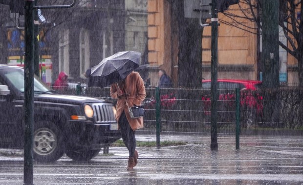 Niż znad Bałkanów przyniesie Polsce ulewy. IMGW wydał alerty 