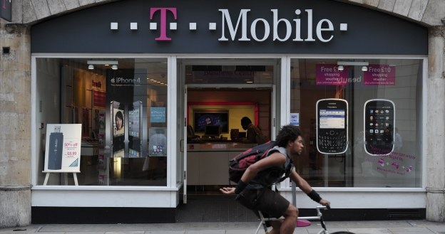 Niższe ceny w roamingu w T-Mobile /AFP