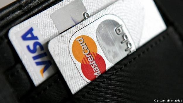 Niższe opłaty za transakcje przy użyciu kart kredytowych /Deutsche Welle